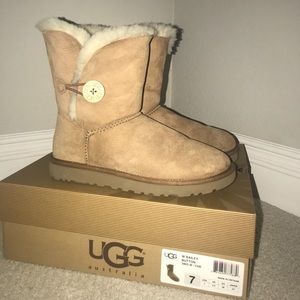 chestnut bailey button uggs